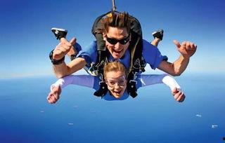 娱乐吃瓜酱跳伞视频下载,高清视频瞬间走红网络